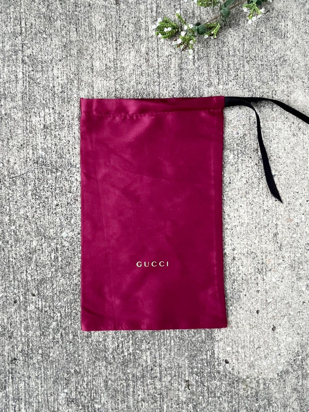 🆕 Listing! Gucci | Burgundy Drawstring Eyeglasses Pouch with Black Tie